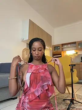 Snapshot of Your_Paris chatting on 17, 5, 2026 Your Paris online show from 17, 5, 2026