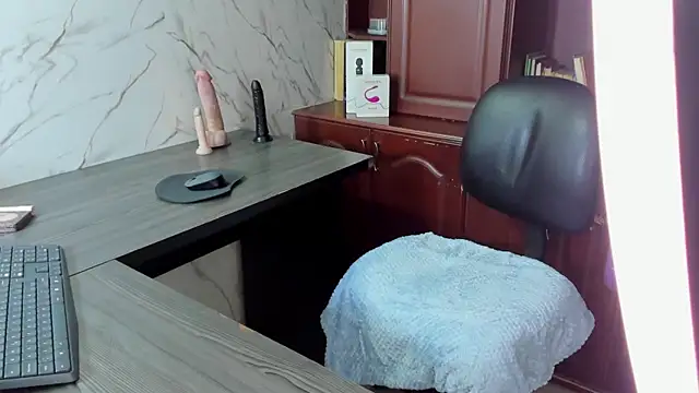 MissEscarleth online show from 25, 1, 2025