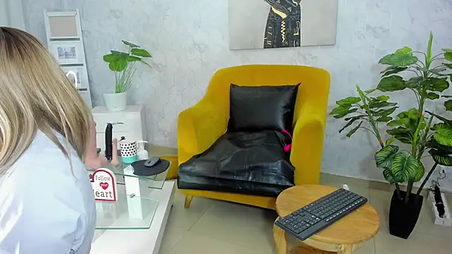 MissEscarleth online show from 30, 1, 2025