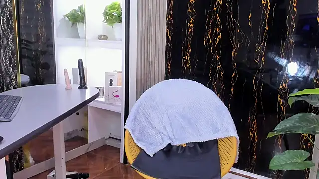 MissEscarleth online show from 31, 1, 2025