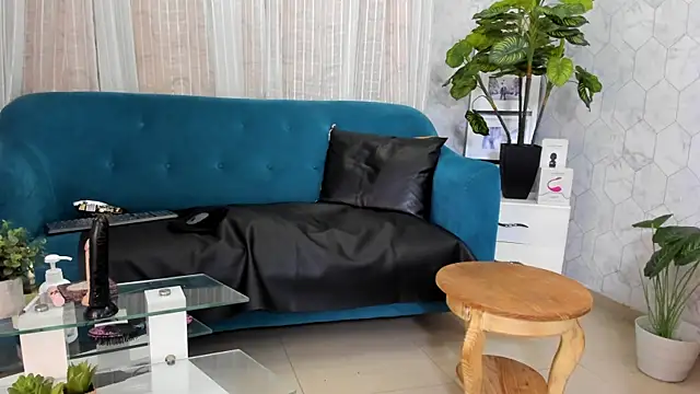 MissEscarleth online show from 1, 3, 2025