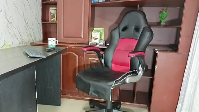 MissEscarleth online show from 24, 9, 2025