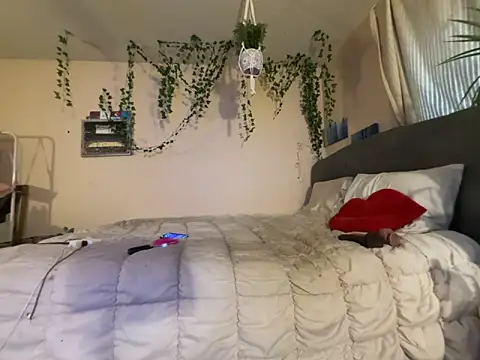 Snapshot of magicalc00ch chatting on 9, 11, 2025 magicalc00ch online show from 9, 11, 2025