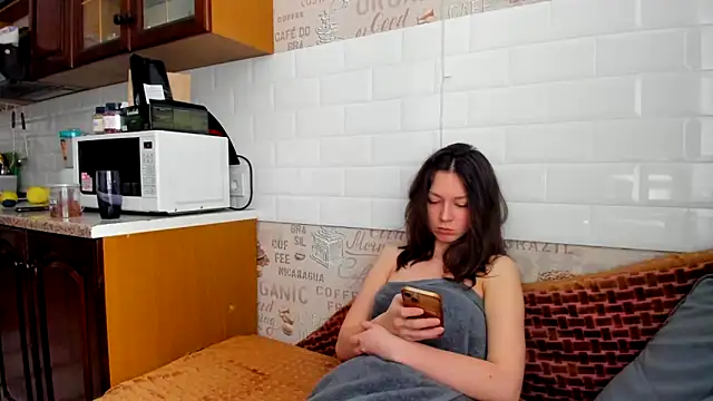 Adela Vetta online show from 2, 3, 2025