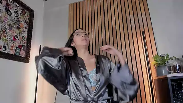 Snapshot of honeyhot69__ chatting on 6, 10, 2025 honeyhot69 online show from 6, 10, 2025