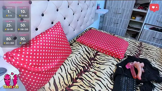 Krystal Cruz online show from 11, 2, 2025