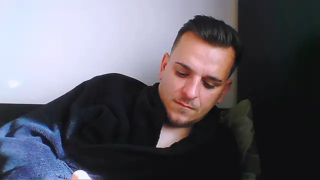 Huge cock22cm online show from 13, 11, 2025