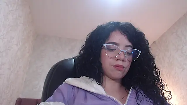 EmmaCowperr online show from 9, 1, 2025