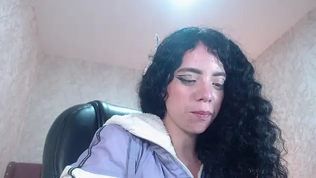 EmmaCowperr online show from 12, 1, 2025