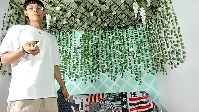 oliverhot2005 online show from 17, 3, 2025