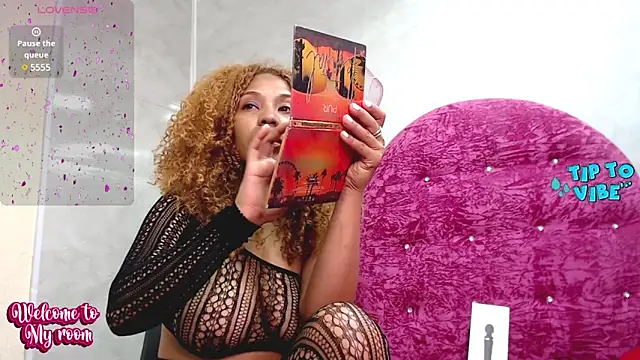 Snapshot of Litzy_Curly chatting on 22, 12, 2024 Litzy Curly online show from 22, 12, 2024