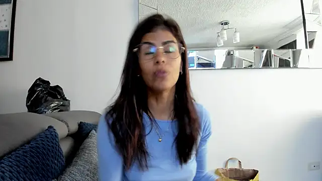 Snapshot of karlina_charlotte1 chatting on 3, 3, 2025 karlina charlotte1 online show from 3, 3, 2025