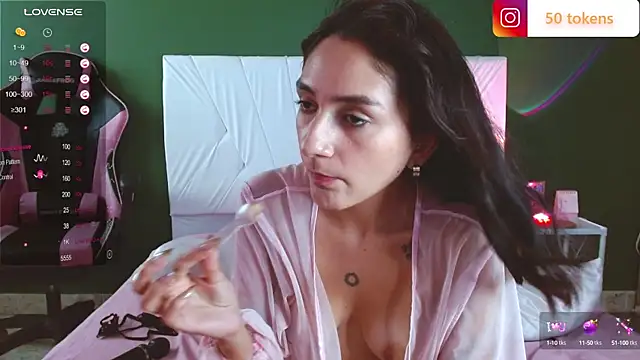 Snapshot of Mei_Kelly chatting on 15, 3, 2025 Mei Kelly online show from 15, 3, 2025