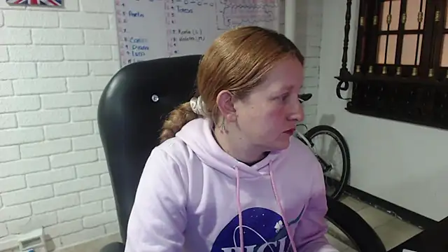 ViioletaMora online show from 25, 2, 2025