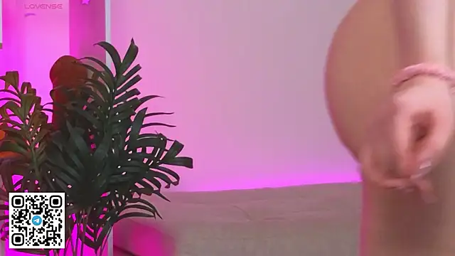 oliviabr0wn0 online show from 15, 2, 2026