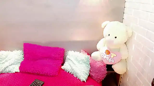 Daniela Pink  online show from 31, 10, 2025