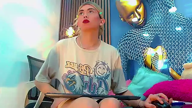 Daniela Pink  online show from 7, 6, 2026