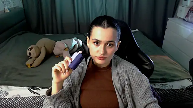 KiraYammy online show from 12, 2, 2026