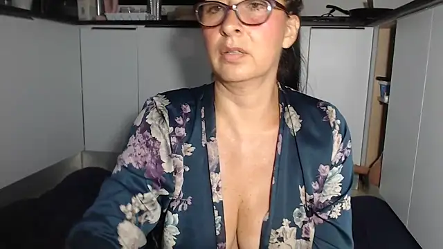 Snapshot of HellenLatin chatting on 20, 6, 2026 HellenLatin online show from 20, 6, 2026
