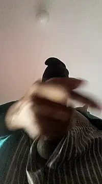 Gifttheskimaskboy online show from 18, 3, 2025