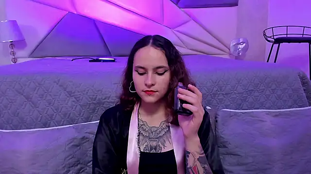 AnnyThompson  online show from 10, 1, 2025