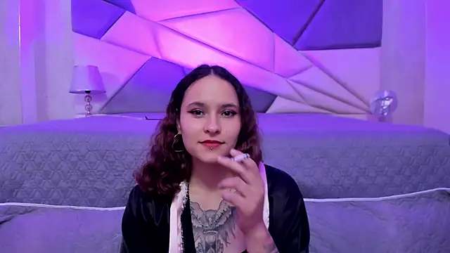 AnnyThompson  online show from 6, 2, 2025