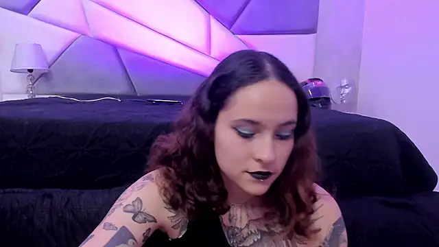 AnnyThompson  online show from 14, 2, 2025