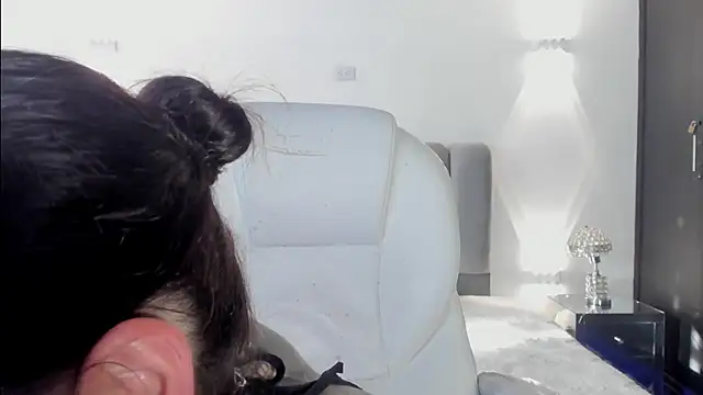 Snapshot of AnnyThompson_ chatting on 12, 2, 2026 AnnyThompson online show from 12, 2, 2026