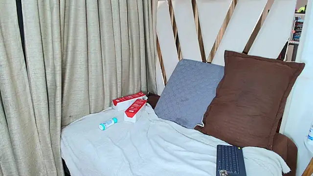 Zoe Curvy online show from 19, 9, 2025