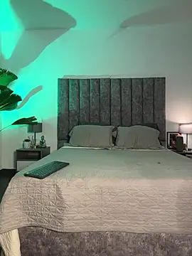 milaivanova online show from 15, 12, 2025