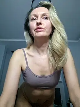 Snapshot of Miss____Mia_ chatting on 5, 3, 2025 Miss Mia online show from 5, 3, 2025