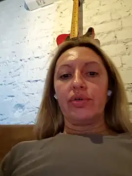 Snapshot of Miss____Mia_ chatting on 28, 9, 2025 Miss Mia online show from 28, 9, 2025