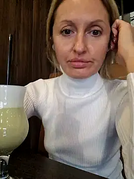 Snapshot of Miss____Mia_ chatting on 16, 10, 2025 Miss Mia online show from 16, 10, 2025