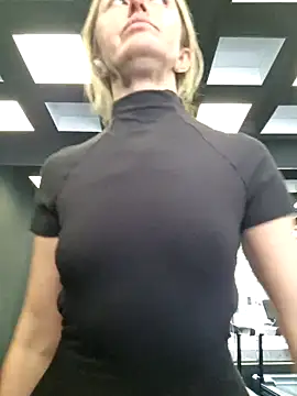 Snapshot of Miss____Mia_ chatting on 28, 11, 2025 Miss Mia online show from 28, 11, 2025