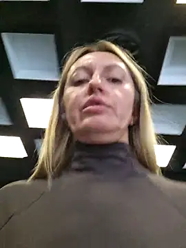 Snapshot of Miss____Mia_ chatting on 5, 12, 2025 Miss Mia online show from 5, 12, 2025