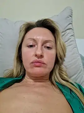 Snapshot of Miss____Mia_ chatting on 14, 12, 2025 Miss Mia online show from 14, 12, 2025