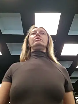 Snapshot of Miss____Mia_ chatting on 17, 12, 2025 Miss Mia online show from 17, 12, 2025