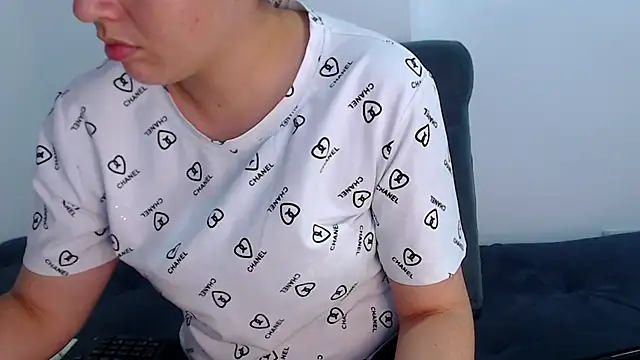 sofi-rojas1 online show from 6, 11, 2025