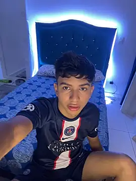 Leonarrrd 01 online show from 18, 2, 2025