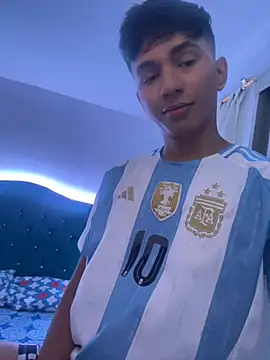 Leonarrrd 01 online show from 19, 3, 2025