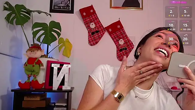 Snapshot of lilyy_evanss chatting on 7, 12, 2024 lilyy evanss online show from 7, 12, 2024