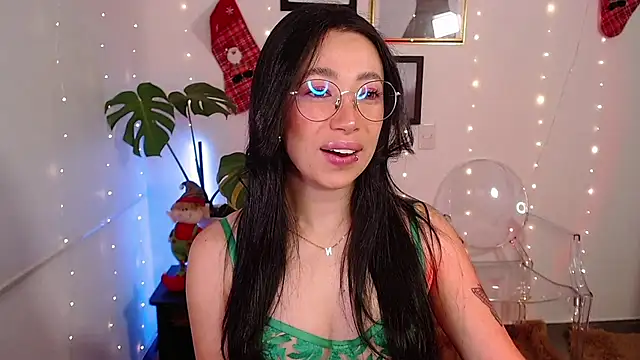 Snapshot of lilyy_evanss chatting on 13, 12, 2024 lilyy evanss online show from 13, 12, 2024