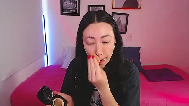 Snapshot of lilyy_evanss chatting on 19, 2, 2025 lilyy evanss online show from 19, 2, 2025