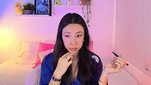 Snapshot of lilyy_evanss chatting on 19, 11, 2025 lilyy evanss online show from 19, 11, 2025