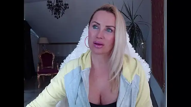 Snapshot of eyesangel22 chatting on 7, 3, 2025 eyesangel22 online show from 7, 3, 2025
