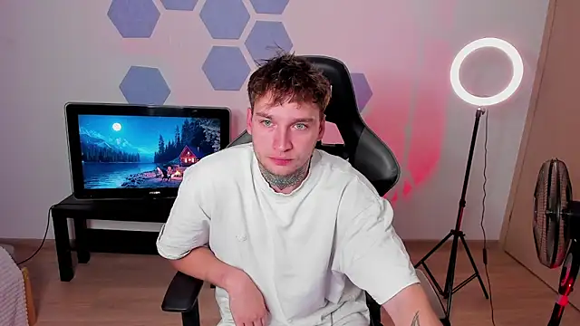 Snapshot of Chris_Tyson chatting on 8, 9, 2025 Chris Tyson online show from 8, 9, 2025