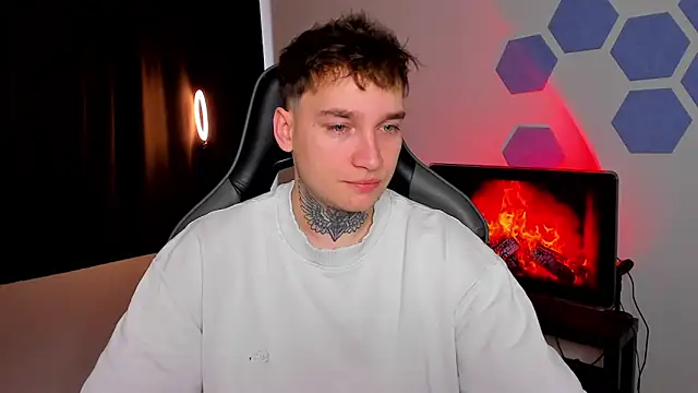 Snapshot of Chris_Tyson chatting on 25, 11, 2025 Chris Tyson online show from 25, 11, 2025