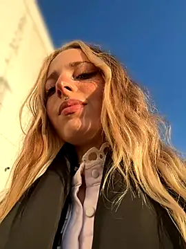 LoraaDoll online show from 2, 10, 2025