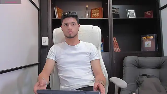 EdwardRoss  online show from 10, 3, 2025