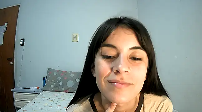 Snapshot of melodybar27 chatting on 3, 2, 2025 melodybar27 online show from 3, 2, 2025